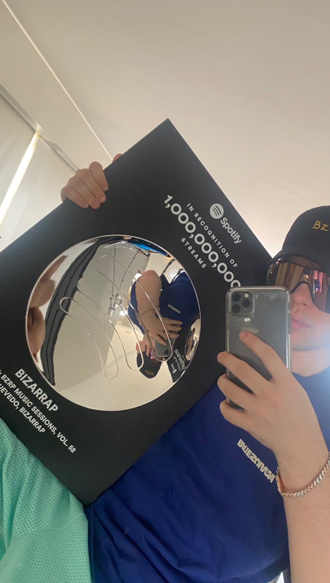 bizarrap's tweet photo. GRACIAS A TODOS
@spotify 

vamos amigo @pedrodquevedo https://t.co/vriJ8xN0fa