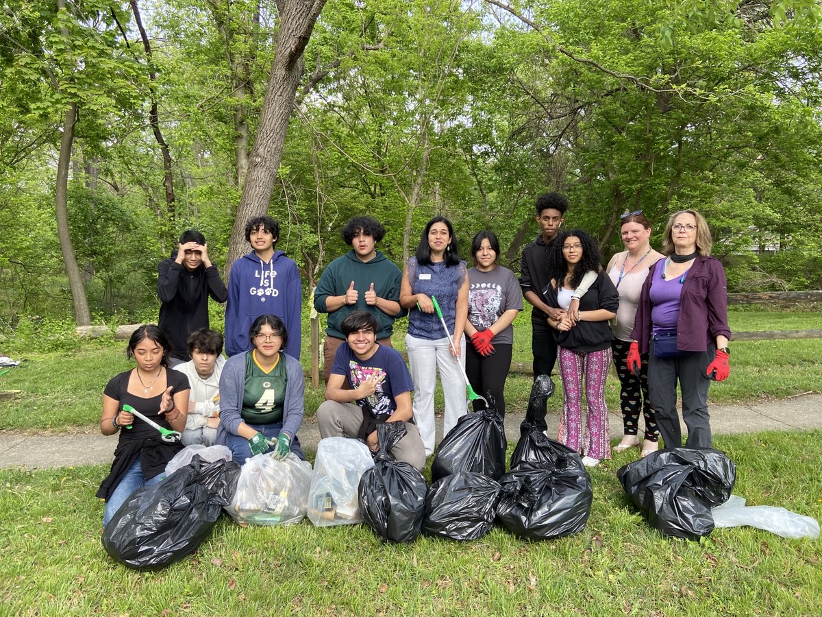We had a blast today at our cleanup of Turkey Branch Parkway with students from Liberty’s Promise and Councilmember @NataliFGonzalez! We picked up 10 bags of trash in less than an hour!