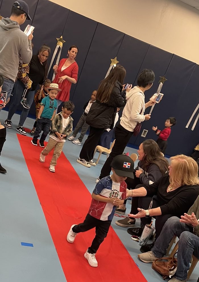 D31BeeHiveSI's tweet photo. #Tompkins #3K4 FashionShow #Runway #Culture #Family @DrJoyAbrams @AP_JelaniMiller @DrMarionWilson @CSD31SI @NYCSchools https://t.co/Gb1fJ9bnHk