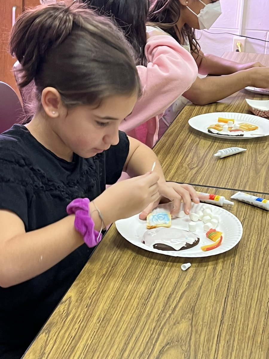 ArmoryKnights's tweet photo. Thank you HSN for organizing such a fun day for our children at TYCTWD! From Art class, to cookie decorating in Culinary, and creating Slime in Science, it was a packed day of exciting events! 💙@JonDauberWWP #WWPRSD https://t.co/FDFHy2KVTL