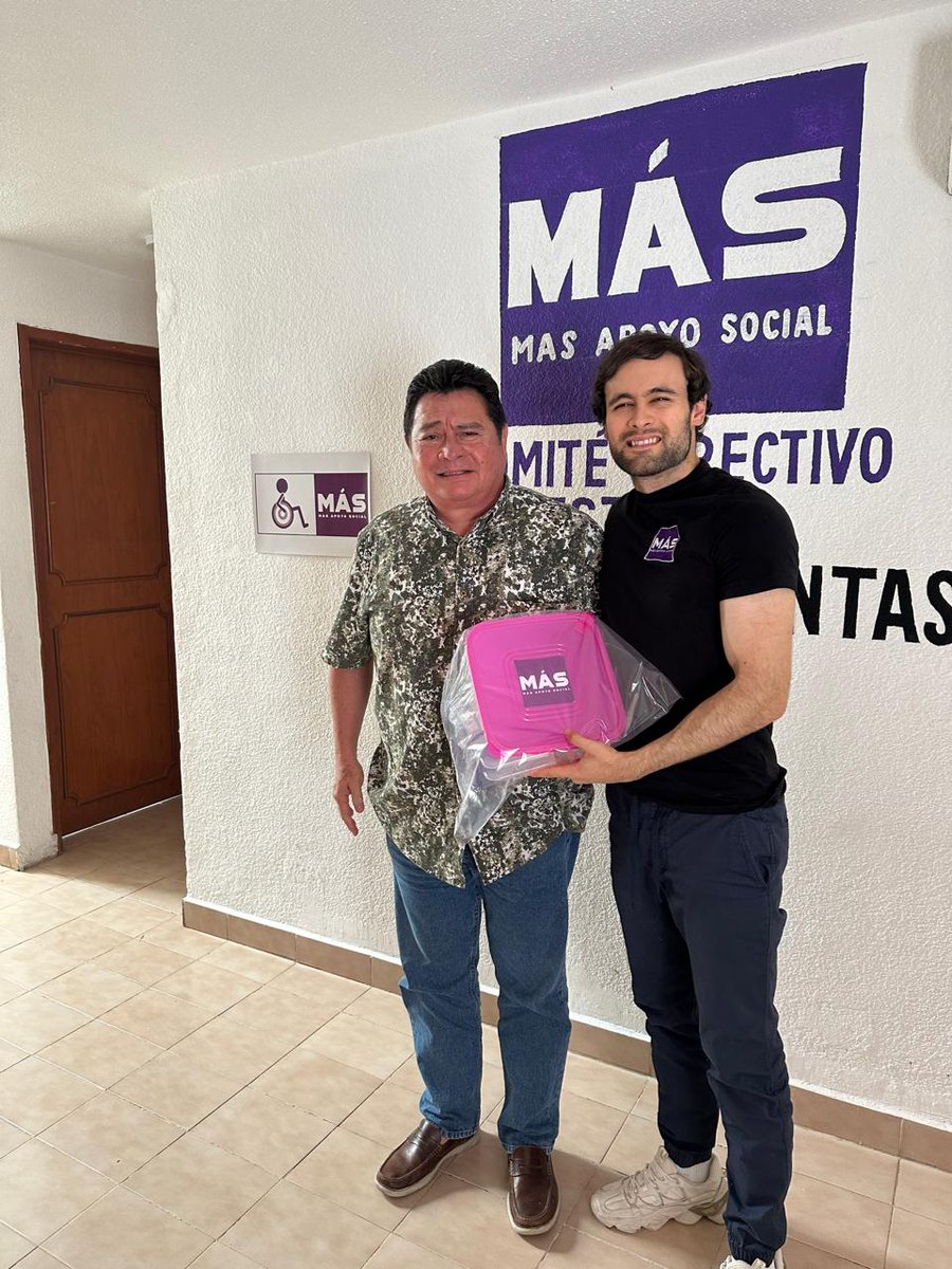 🟣Un gusto saludar a mi amigo Joaquín, destacado periodista en la capital de nuestro estado, y que comprometido con la verdad y con la democracia trabaja desde su trinchera para hacer #MÁS por #QuintanaRoo
¡La comunicación es democracia, la comunicación es #MÁS!
#JuntosSomosMÁS