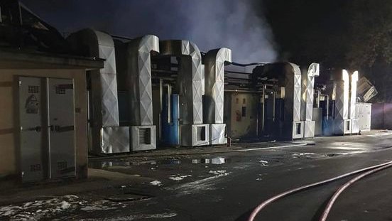 AGGIORNAMENTO INCENDIO AREA EX SALAMINI
Grazie all'azione efficace e continuativa dei Vigili del fuoco l'incendio è ormai domato.
La situazione sta tornando sotto controllo e non ci sono, al momento ulteriori rischi per la salute.
facebook.com/officialparma