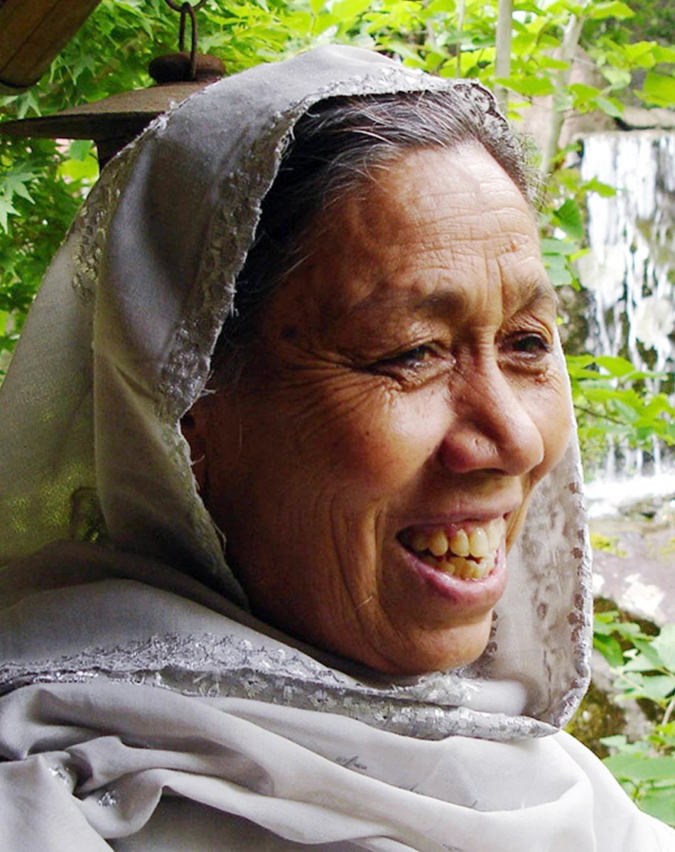 2006- Safia Amajan the head of the department of women's affairs in Kandahar was assassinated by Taliban. At that time she was teaching in Zarghuna Ana high school; concerned with the proper education of 2,000 girls! 

theguardian.com/news/2006/oct/…

#NoToTaliban