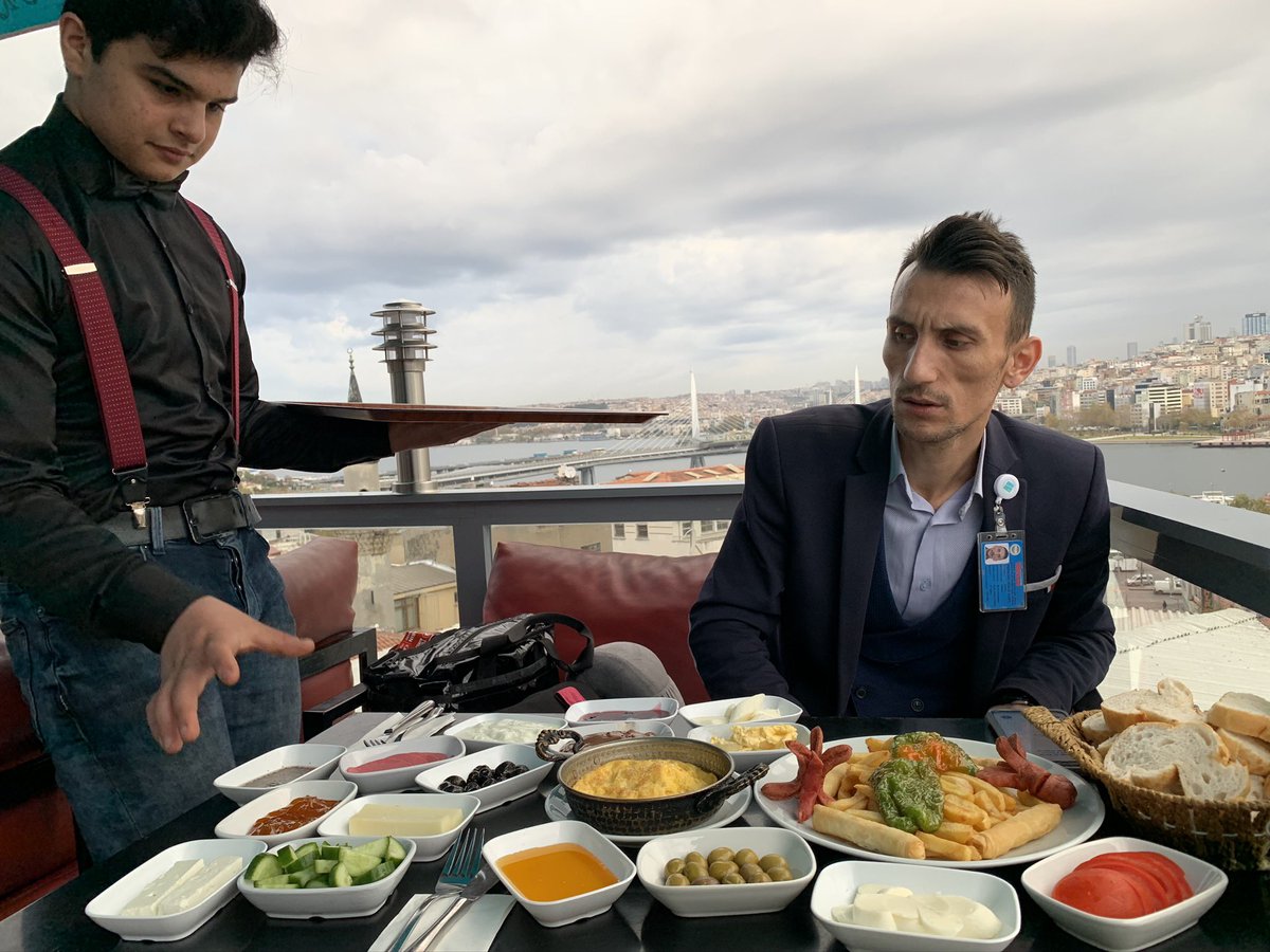 RyokoSagayama's tweet photo. @ChikaMeigetsu シェア会、読む機会ありましたら
ぜひ〜

久しぶりにトルコのこと思い出し🇹🇷
朝食に西と東の交差点の認識が

遠くへ行こうとしてたけど
この辺りが
#ひとり世界不思議発見
の出発点なのかも⁉️

旅はいいけどね〜
どこへ行くのか

イスタンブール、いいな🤣
#2019Dec https://t.co/7AWxs4tJJk