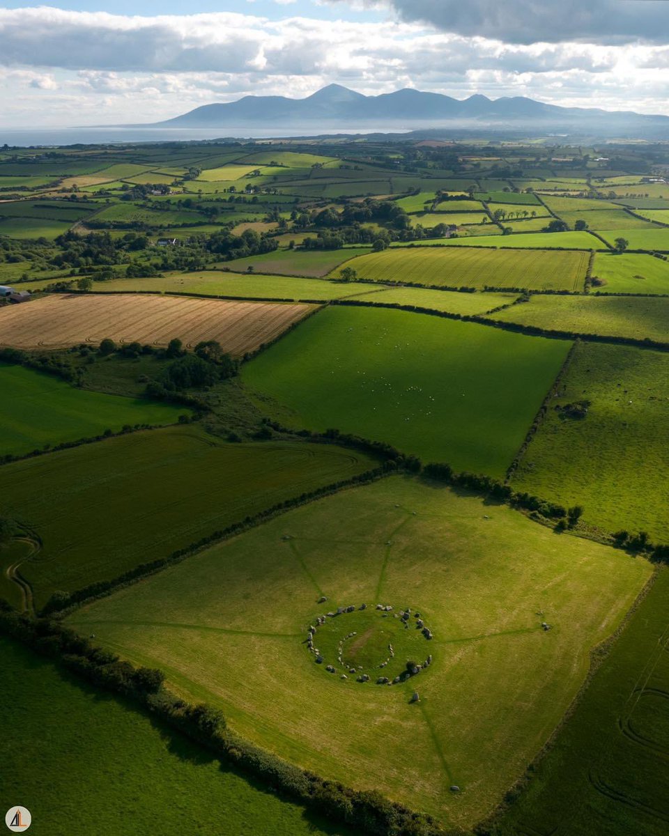 Ballynoe Stone Circle Co. Down (from Gaelic an Baile Nua 'the new settlement') 
dating from the late Neolithic era through the Early Bronze Age. These monuments were constructed from 3300 to 900 BCE. These are mainly found in Central Ulster & Cork & Kerry area! What a setting! 🇮🇪