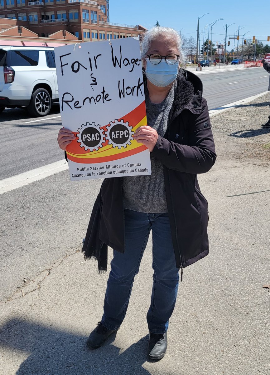 WorkersUnitedCA's tweet photo. The market...scratch that...the WORKERS have decided! Remote work makes sense! Let's transform work to encompass #WorkLifeBalance and fair wages!
Join a picket and support @psac_afpc Treasury Board and CRA members!#PSACstrong #CanLab #PSACStrike2023 https://t.co/AUXcuxu6A6 https://t.co/DdiZcXdSsv