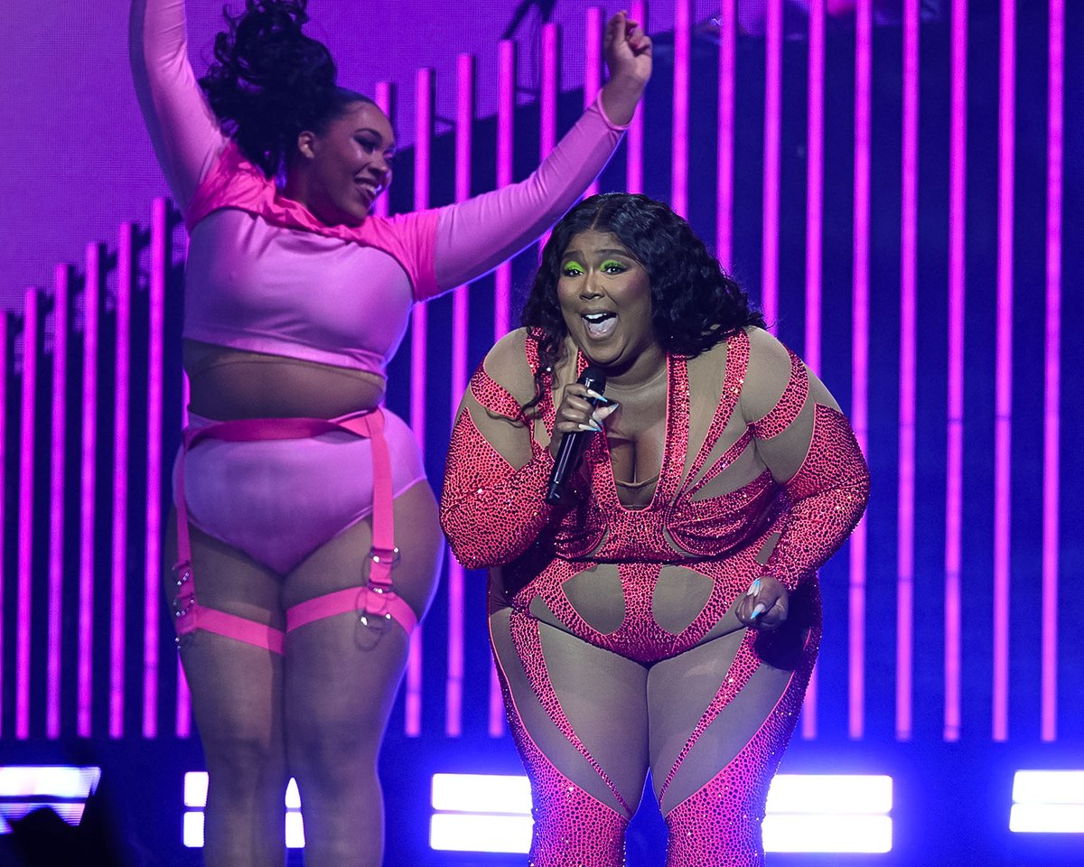Enterprise_Cntr's tweet photo. St. Louis 💗 Lizzo 

Thank you for an incredible evening full of positivity and love, Lizzo. We're forever grateful for your kindness and radiant joy 💞 

📸 @scottrovak https://t.co/CWI6tsaCBF
