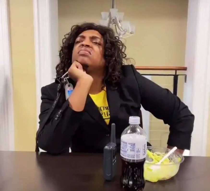 CatwalkDarling's tweet image. Everybody dying but them niggas on the Supreme Court.