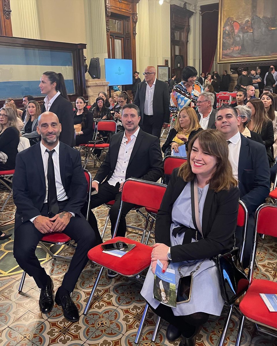 Presente en la Gala Cultural organizada por la <a href="/BCNArgentina/">Biblioteca del Congreso</a> en el marco del seminario internacional para bibliotecarios "Las
bibliotecas y la transformación digital" con la presencia de la Presidenta de @iflaglobal, Barbara Lison. <a href="/Diprosperoaplok/">Norberto Di Próspero</a> <a href="/APLCongreso/">APL</a> <a href="/AlejSanta/">Alejandro Santa</a>