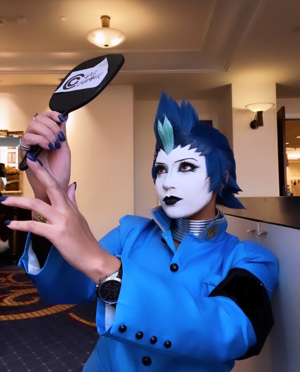 my my, hey hey… three ladies here and none of them has a mirror!? good thing i’m so beautiful 💙
#eikichimishina #persona2 

(throwback to katsucon, i miss cosplaying my favorite p2 guy)