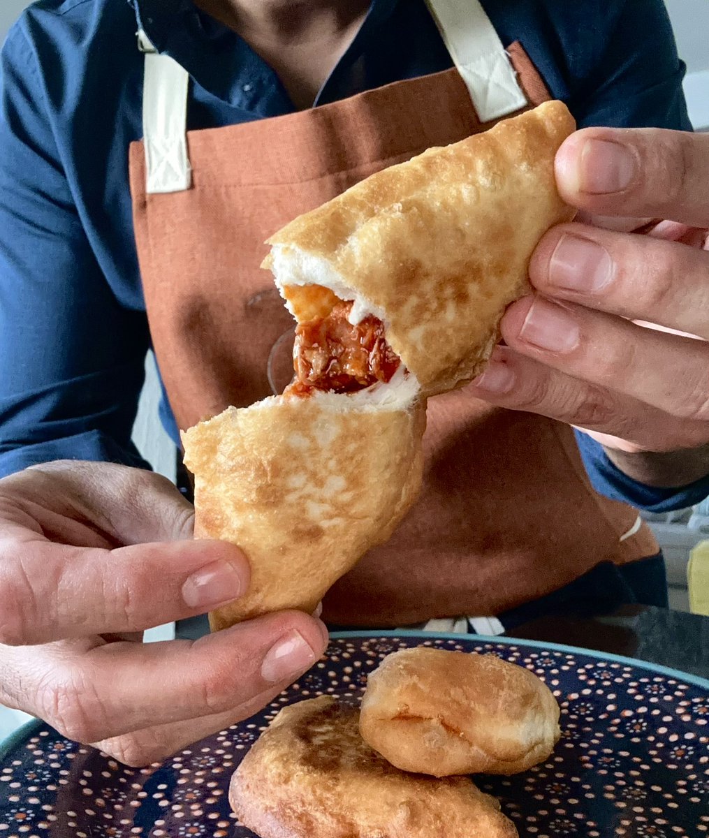 #DiosGuardeUnaTaranta 🤤 Empanada de chicharrón en salsa verde 📲 fb.watch/kaBK43FpcN/?mi…

#ChefJuanAngel
