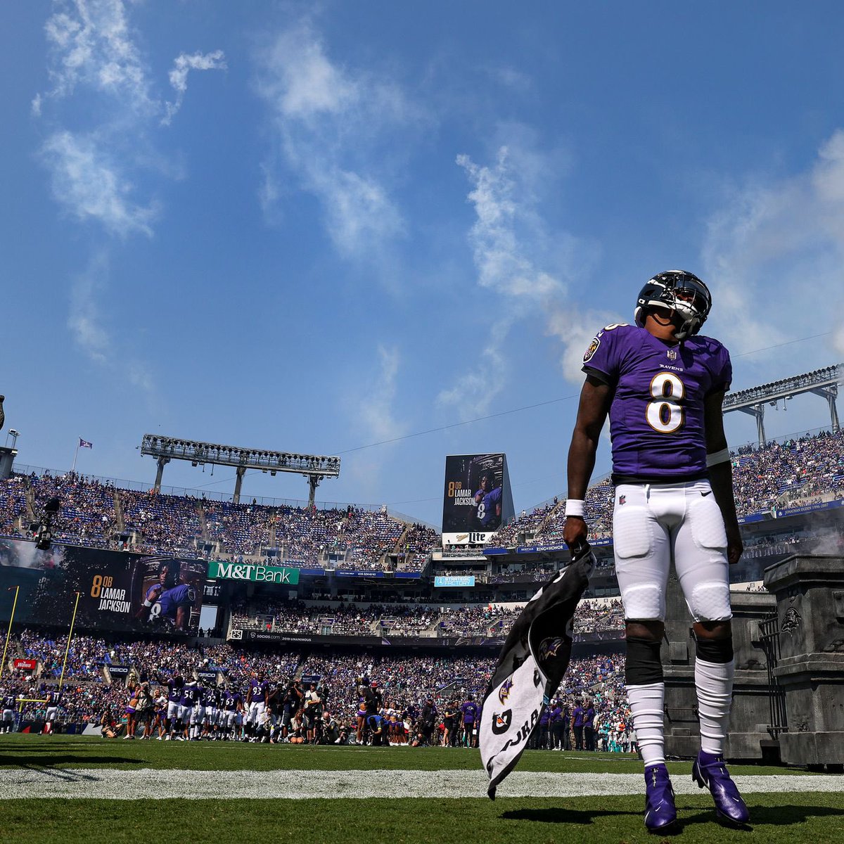 DETAILS: Lamar Jackson’s contract is a 5-year deal worth $260M with $185M guaranteed. 

Effectively making him the highest paid player in the history of the league.