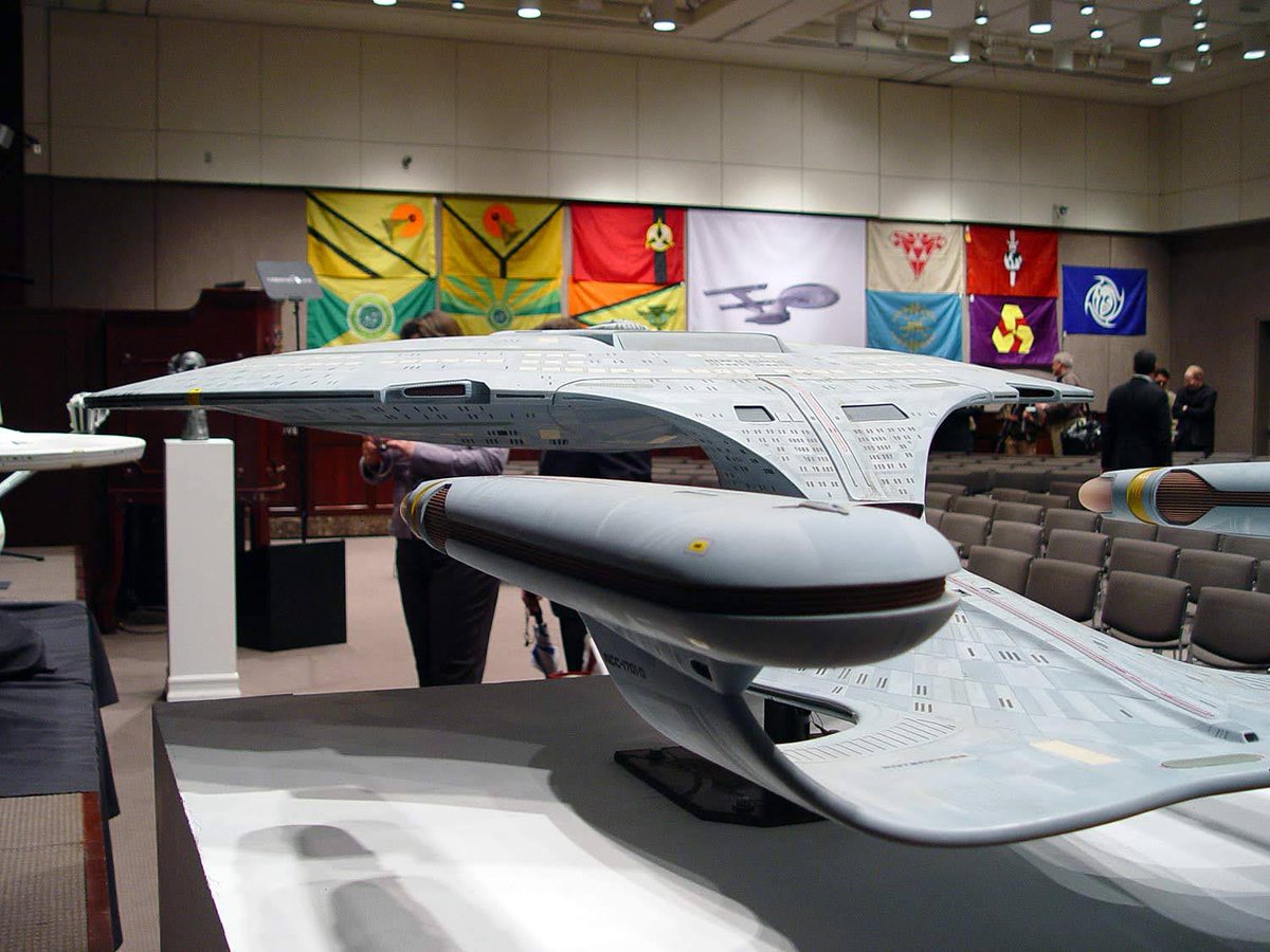 JJModelMaking's tweet image. A few pictures of the four foot Enterprise-D filming model from the Christie&apos;s auction.
#StarTrekPicard #GalaxyClass #EnterpriseD