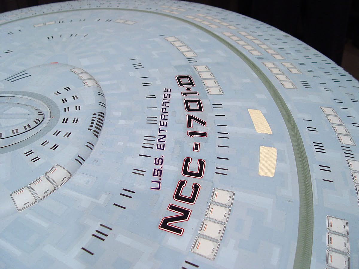 JJModelMaking's tweet image. A few pictures of the four foot Enterprise-D filming model from the Christie&apos;s auction.
#StarTrekPicard #GalaxyClass #EnterpriseD