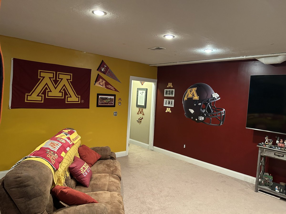 #gogophers
#RTB 
Basement makeover complete! @JeffPretz