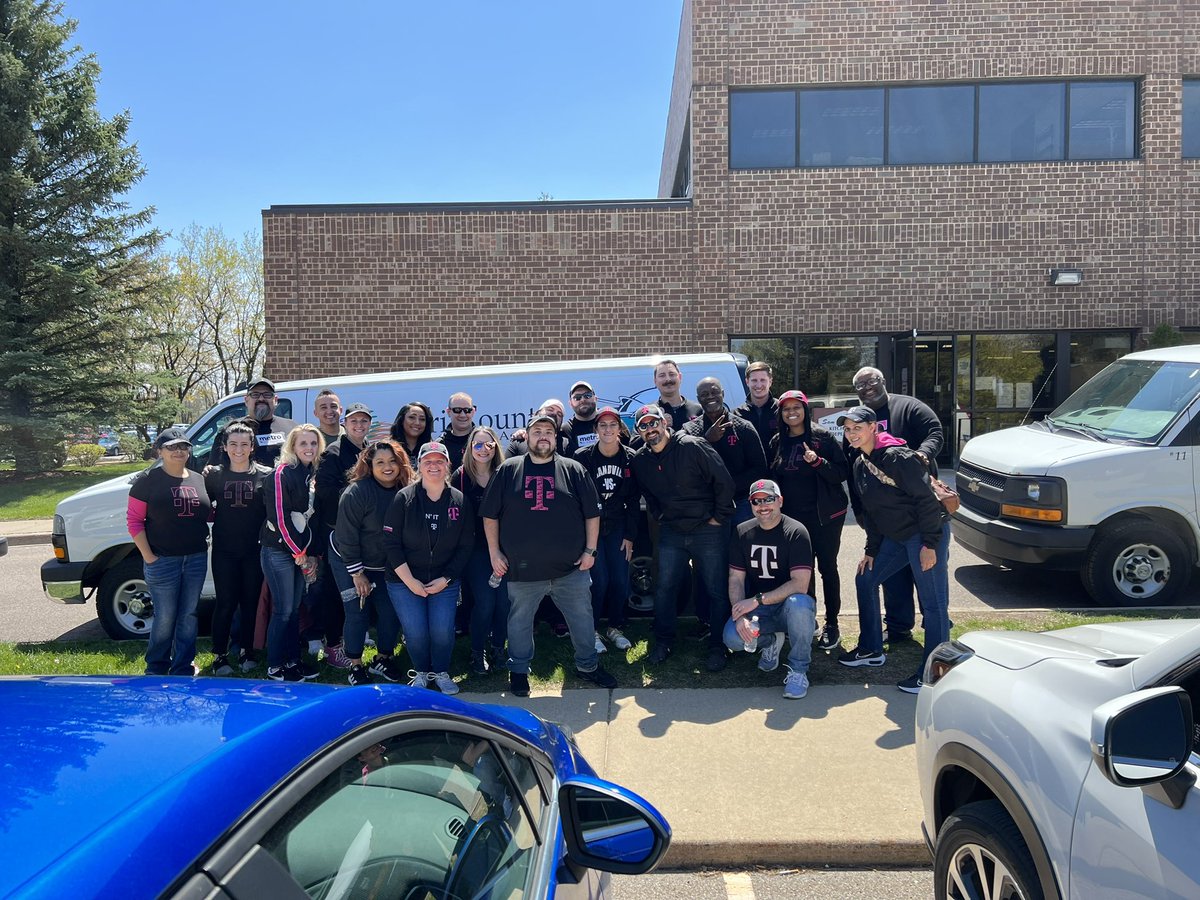 The Michigan teams coming together for giving month to help out at Meals on Wheels in Lansing today! Huge shoutout to <a href="/asadirfan/">Asad Irfan</a> <a href="/RickyVasquezMI/">Ricky Vasquez</a> and <a href="/WinstonAwadzi/">Winston Awadzi</a> for your teams support!