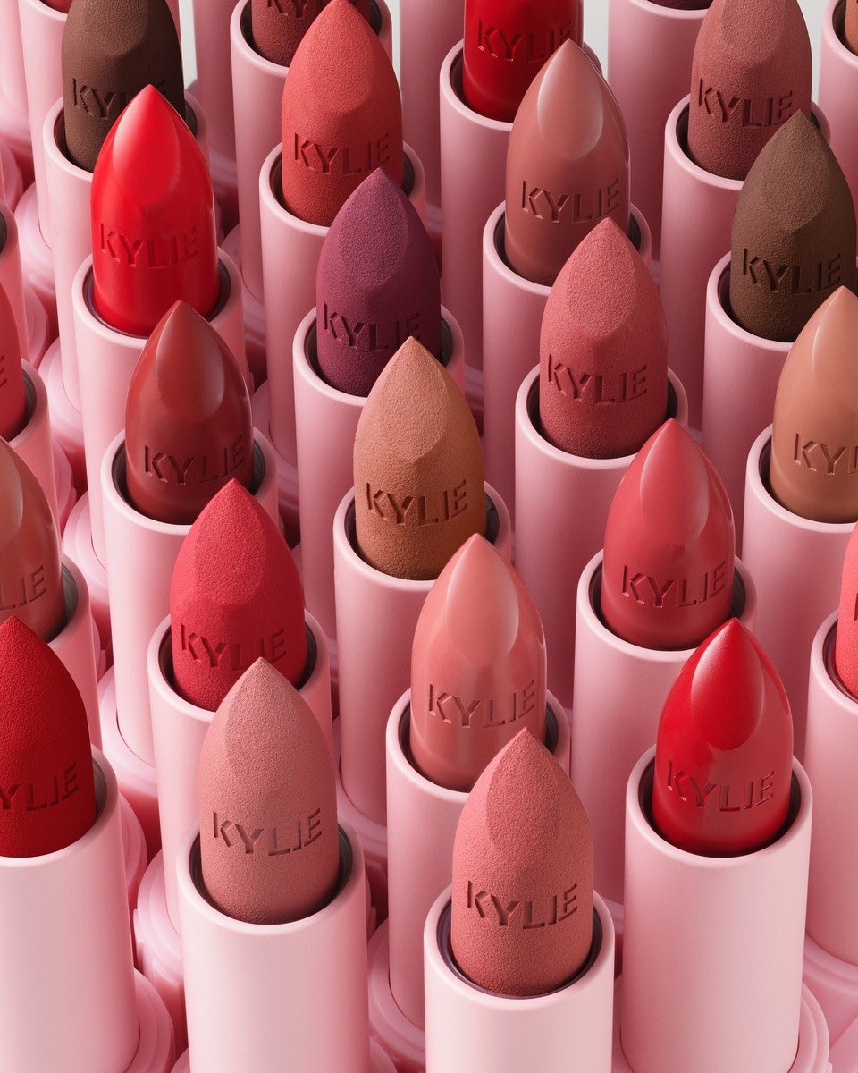 kyliecosmetics's tweet photo. weightless color in just one swipe. 😍 find your perfect shades now. ⁠ https://t.co/Ptc26fQaCd