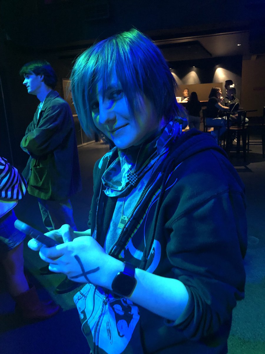 gillie's tweet image. Huge shoutout to @rob5d4 and @bbqdbrains for giving my kid a night he will never forget. Rob, you were incredibly generous with your time. And Nick, you’re going to cost me a small fortune in all of the pedals he now wants to get! #pinback