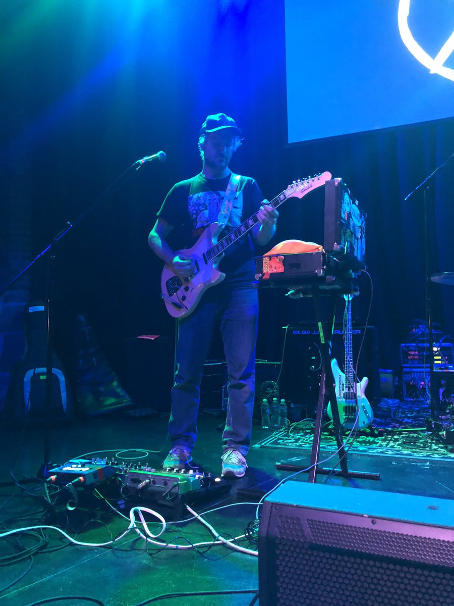 gillie's tweet image. Huge shoutout to @rob5d4 and @bbqdbrains for giving my kid a night he will never forget. Rob, you were incredibly generous with your time. And Nick, you’re going to cost me a small fortune in all of the pedals he now wants to get! #pinback