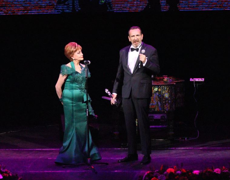 ElFonografo's tweet photo. 👏 ¡Norma Lazareno recibe merecido HOMENAJE por su exitosa TRAYECTORIA! 🎬
La querida actriz recibió la Diosa de Plata como reconocimiento a sus más de 50 años de trayectoria en la entrega de estos galardones organizada por #PECIME.
¡Muchas felicidades Norma Lazareno! 🥳 https://t.co/csJQQFdFIE