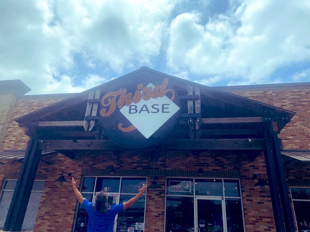 SportsTalkATX's tweet photo. 🚨🚨TODAY 4/27🚨🚨

LIVE @ THIRD BASE ROUND ROCK

✅@GregEchlin 4:30p from KC
✅#NFLDraft #NFLDraft2023
✅@AlexDunlapNFL 5p from KC
✅@RRExpress &amp; @TexasStars tix 🎉
✅ 21+up 🍺 specials 😁

Be there, SPORTS TALK NUGGETS!

weekdays 4-6p on @1027ESPN

👉 https://t.co/9jR2dOJPt2 🎧 https://t.co/QVOI2OaLDm
