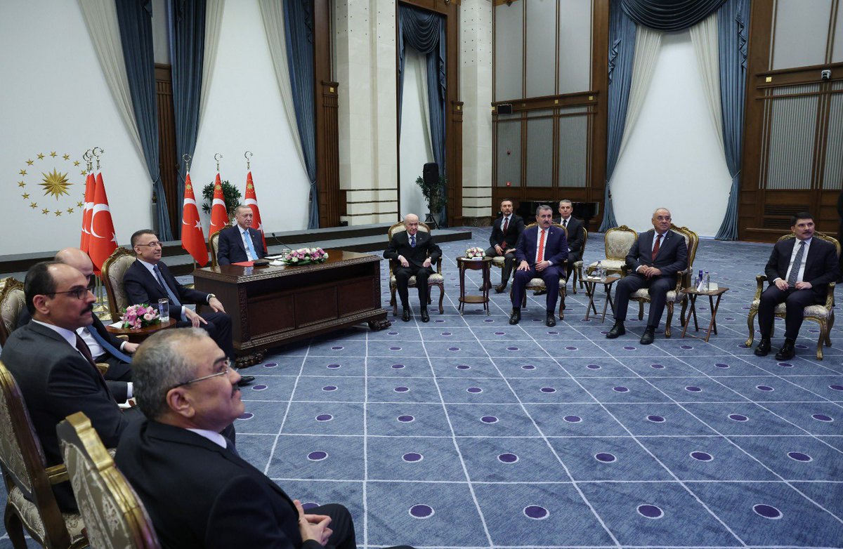 Cumhurbaşkanımız Sn. <a href="/RTErdogan/">Recep Tayyip Erdoğan</a>’ın liderliğinde Akkuyu Nükleer Güç Santrali İlk Nükleer Yakıt Getirme Töreni'ni gerçekleştirdik. 

Ülkemizin Enerji bağımsızlığı yolunda attığımız bu büyük adım, Türkiye’yi dünyanın nükleer güç sahibi ülkeleri arasına sokacak. 

Hayırlı olsun.🇹🇷