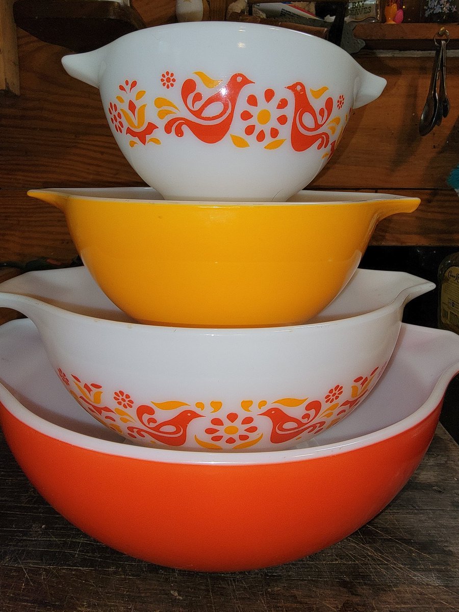 chris3824's tweet photo. #pyrex #completedset #pyrexfriendship #collectingfun #thrillofthehunt https://t.co/mOL6KIu4BJ
