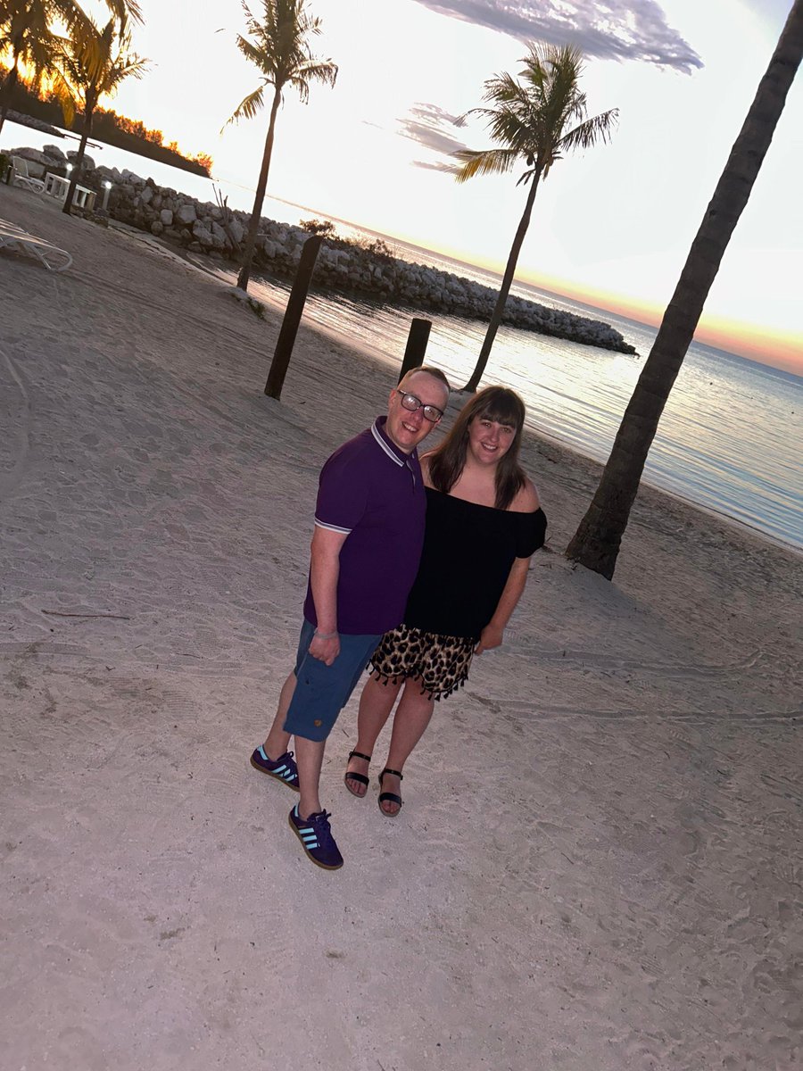 Purple hamburg's for the last night at montego bay 😒 <a href="/adiFamily_/">adiFamily</a>