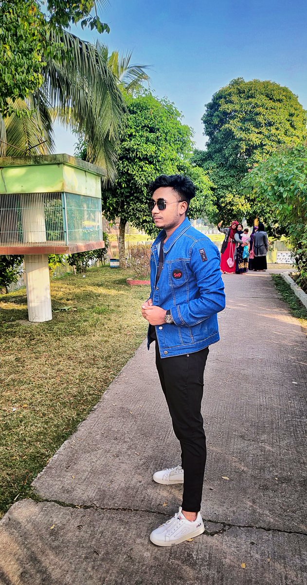 theeraihan's tweet photo. কিছু মানুষ মনেই থাকে আজীবন, ভাগ্যে নয় 🖤
ভালোবাসা তারপর দিতে পারে গত বর্ষার সুবাস 🌸
বহুদিন আগে তারাদের আলো শূণ্য আঁধার আকাশ
#everynone #style #facebook #shorts #today #oldphoto #photo https://t.co/fqvNMtEkbV