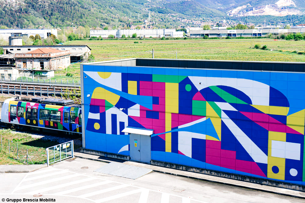 TurismoItaliaNw's tweet photo. Livrea d’autore per la Metro di Brescia: la street art attraversa la città a bordo di un treno firmato Luca Font con Emotitech
Leggi la notizia https://t.co/VsBcMqvs0N
#streetart #brescia #emotitech #turismo #bresciabergamocapitalidellacultura @emotitech_com @visitbrescia https://t.co/cWffIJ22xr