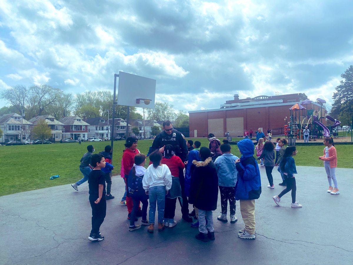Officer Ross Flood of Schenectady PD stopped by Howe Elementary during recess today to shoot some hoops with the kids (and Principal Sitts)…
Today just happens to be Superhero day at Howe!  <a href="/HoweSCSD/">Howe Elementary School</a> <a href="/SCSchools/">Schenectady Schools</a> <a href="/schdypolice/">Schenectady Police</a>