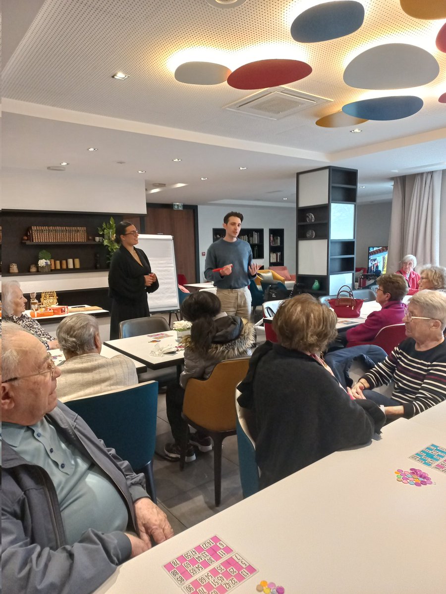 Les épicuriens de <a href="/SenSaintMande/">les Jardins d'Arcadie de Saint-Mandé</a> ont testé les fauteuils de notre partenaire Les Fauteils de Madeleine. Merci à Melissa et Benjamin, les co-fondateurs de cette jeune entreprise pour la présentation et un loto offert aux residents. #comfort #desing #bienetre