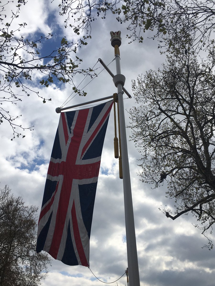 SereneSpace's tweet photo. Beautiful #britishflags up by #buckinghampalace ready to celebrate the Kings Coronation
Lovely walk through green park past Clarence house where I visited years ago ✨💖✨ @RoyalFamily https://t.co/87gBh38hlV