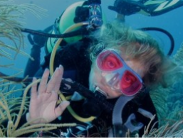 Shoq's tweet photo. My dear friend Dr. Melanie McField (@McReefs) is doing a Reddit AMA on her PBS documentary last night about discovering (and defending) the amazing Cayman Crown coral reef. If the health of our oceans interests you, ask her anything.

https://t.co/Ov13EIuYWc https://t.co/Z8igKwvv8E