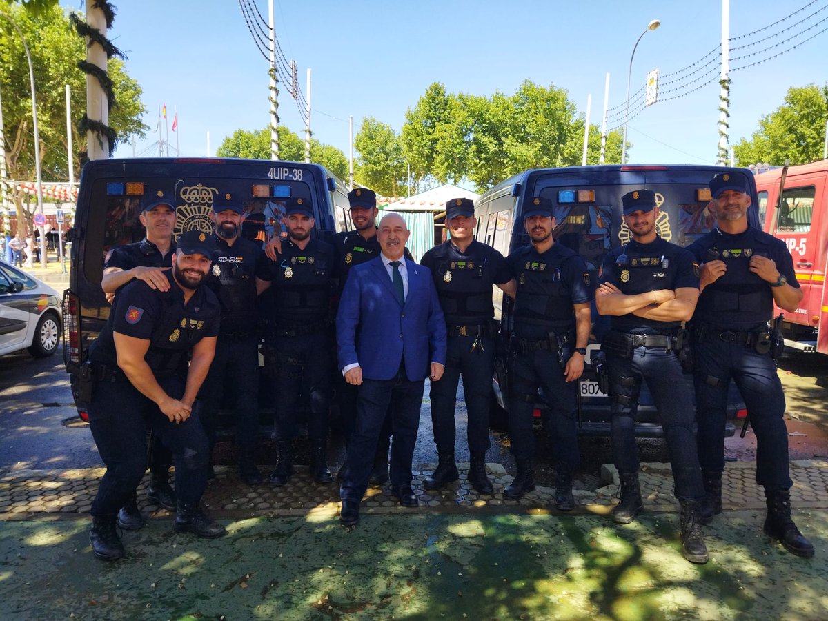 Aapsp2018's tweet photo. En el Real de la Feria, magníficamente acompañado y aprovechando para hablar de la A.A.P. S. P.
Proyectos Prevención y Formación 2023
Delegado de Defensa AAPSP/ D. Jose Herrera .
#ajpne
#ragce
#JUPOL#ragce
#aapsp
#JUCIL
#GuardiaCivil
#policialocal
#copscave
#ertzaintza https://t.co/DwcDRMx5BN