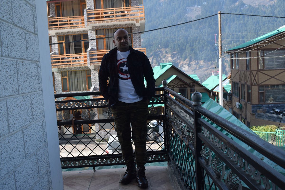 CrisJaved's tweet photo. #snowpoint #snowriver #sunset #ataltunnel #keylong #rotangpass🏂 #manali #ismypassion❤ #mountaineering #Snowpoint #amazingview #beautifulweather #naturelover #trevlediaries #ilovetravelling #adventuregroup26 #pictureclickDSL #mybestiebuddy #imagines @discoverImage @BearGrylls https://t.co/eXG3izccnh