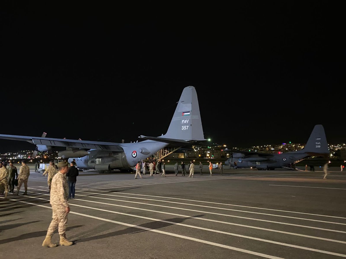 UnitedNationsJO's tweet photo. The @UN country team in #Jordan deeply appreciates the extraordinary efforts by Jordan Gov’t in the transfer of dozens of @UN_Sudan staff, who arrived to #Amman this morning on board of Air Force Plane.
Thank you #Jordan for your help at this critical time 
📷 @ForeignMinistry https://t.co/wzcVyBVUBO