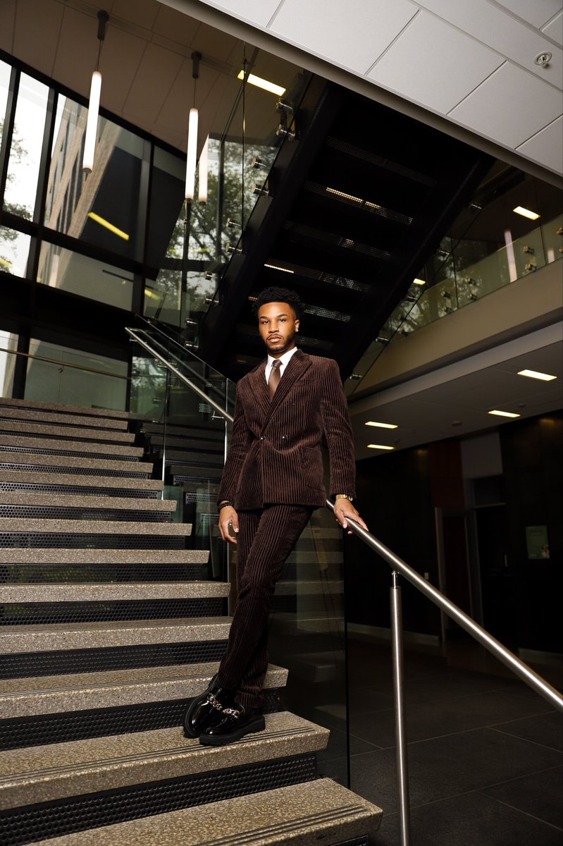 deesims1017's tweet photo. May 13, 2023 … Bachelor of Business Administration loading … 👨🏽‍🎓

#pvgradswag

📸: @jvsimm https://t.co/yzoO2vAlnX