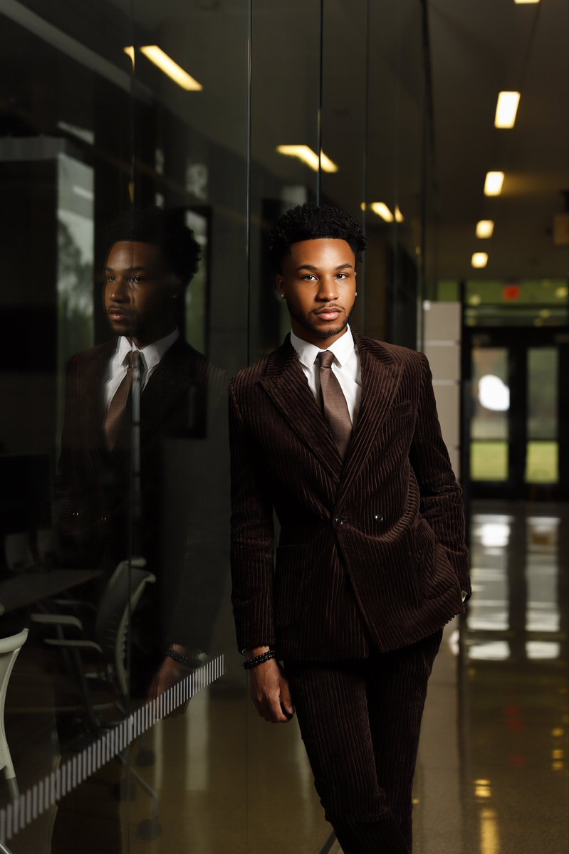 deesims1017's tweet photo. May 13, 2023 … Bachelor of Business Administration loading … 👨🏽‍🎓

#pvgradswag

📸: @jvsimm https://t.co/yzoO2vAlnX