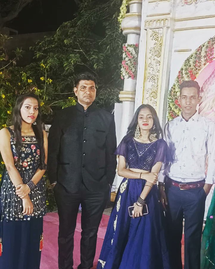 ShiluVeer's tweet photo. पारिवारिक समारोह🙏
#shadi #weddingvibe #shiluveergurjar #shiluveer #shiligurjar #shilu https://t.co/rO7BwhV4RH