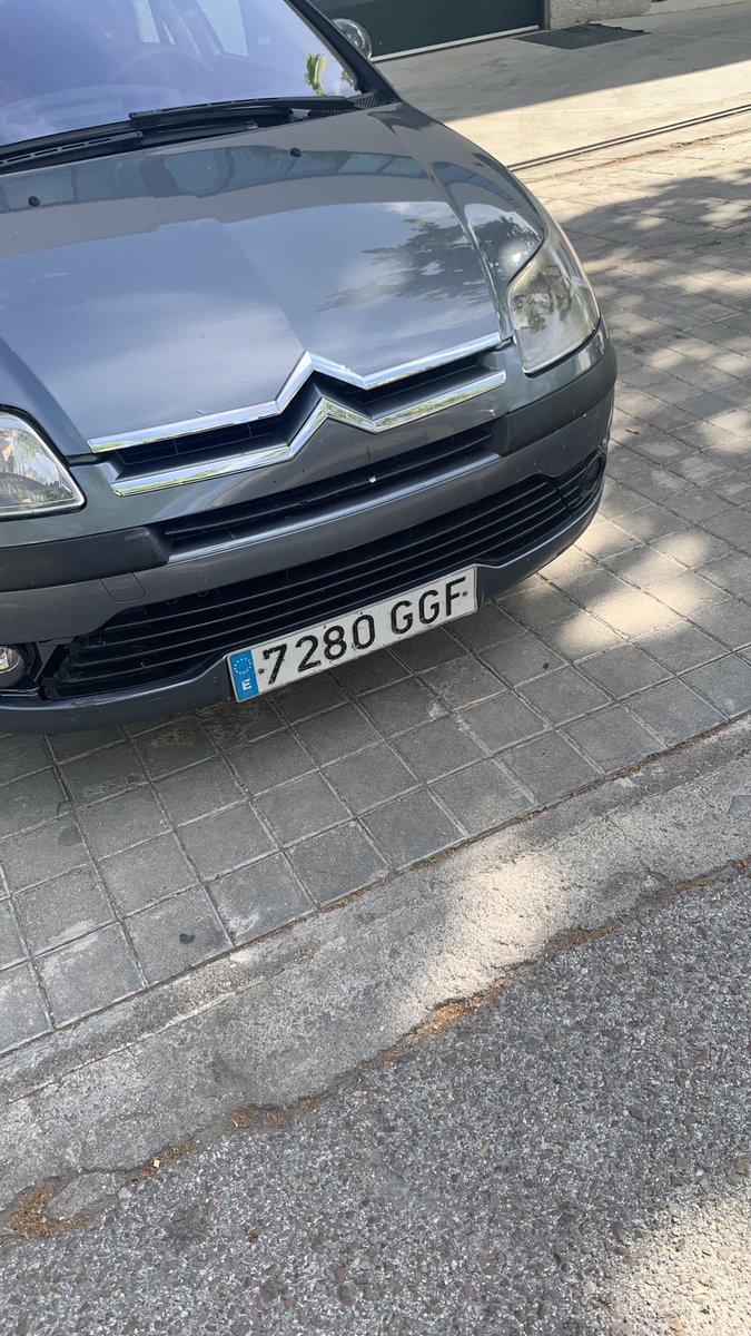 Rodrigo79281656's tweet photo. @policiaboadilla Reiteración de mal aparcamiento siempre sobre la acera PEATONAL con las 4 ruedas encima, en el parque empresarial Urbanización Prado del Espino. Los peatones nos vemos siempre obligados a esquivarlo por la carretera. Alguna patrulla ha pasado y no hace nada. https://t.co/q68XVqrQWO