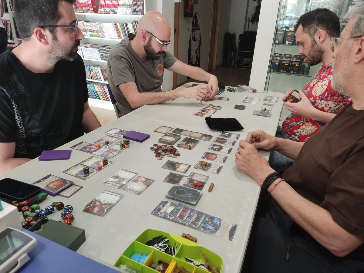 GenXLasMusas's tweet photo. Los colegas del Dr. Armitage han desaparecido, descubrir qué ha pasado con ellos les va a costar la cordura a estos cuatro investigadores... 

¡¿a qué esperas para venir a jugar?! 

@FFGames_ES @Asmodee_Spain @ArchivosArkham #arkham #lcg #dunwich #lovecraft #bgg #juegosdemesa https://t.co/5mfCUhnQjU
