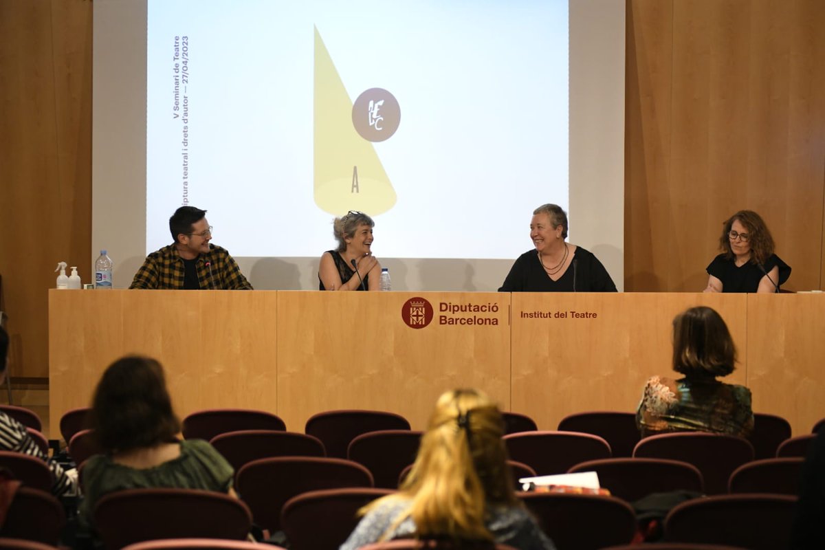 EscriptorsAELC's tweet photo. 🌐 El paper de les associacions professionals al V Seminari de #teatreAELC

Hi participen @MafaldaBellido (@associacioaveet), Aina de Cos (@ADIBdrama), @sebastiaportell (AELC) i Anna Maria Ricart (@acatdrama). https://t.co/EefYncTS4m