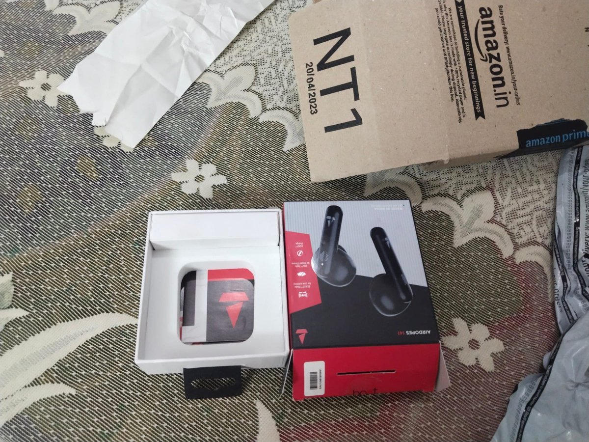 Vishu937's tweet photo. @amazonIN @RockWithboAt  I have ordered boat airdopes 141 order I'd 171-5969663-1334702 but didn't get Airdopes in box only charging cable was there. Package was intact. Raised complaint but reply is negative.
Don't know boat or Amazon who stole my Airdopes
Plz see in the matter. https://t.co/X1RFh3OIW8