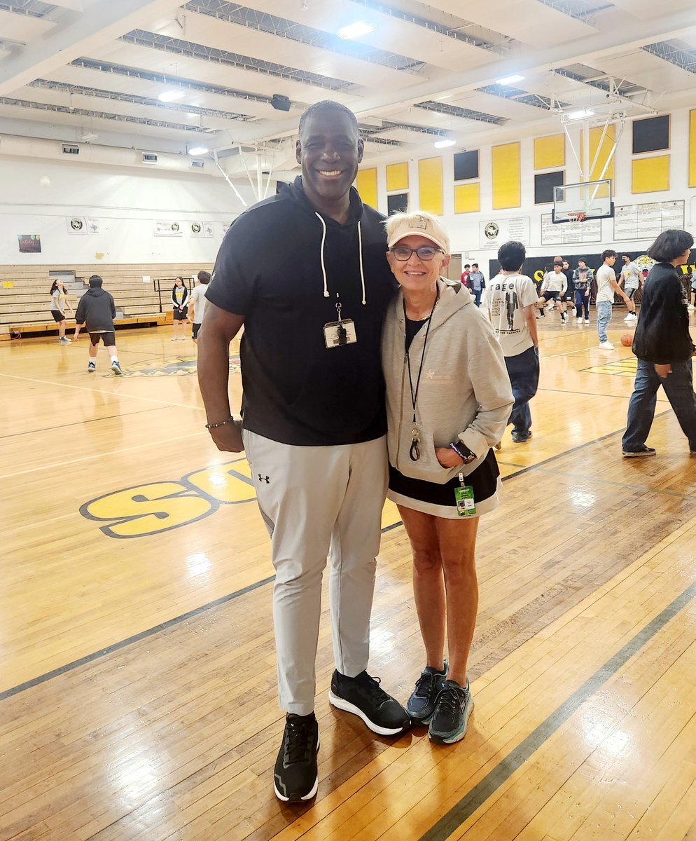 HAPPY 60TH BIRTHDAY TO MY AMAZING FRIEND PAT HARRELL! Although you do not have social media I wanted to give you a shout out. I love you &amp; may God continue to bless you. Keep dancing it up! #60 #blessed #bdaygirl 🎂🥳😁💃🏾🙏🏾🥰💪🏾❤️