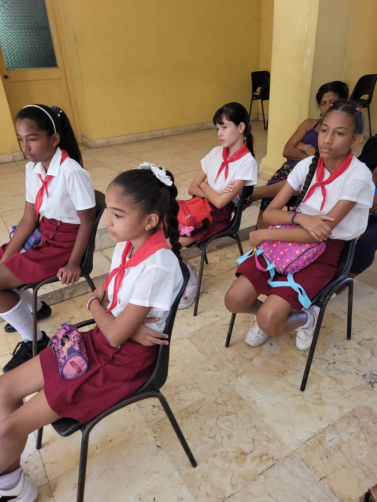 CLA_ComSoc's tweet photo. Este 26/4 fue celebrado el Concurso en saludo al Día del Idioma que organiza y dirige el Centro de Lingüística Aplicada cada año, dedicado esta vez a nuestro fundador, Dr. Vitelio Ruiz Hernández, quien mañana estaría cumpliendo 95 años. ¡Feliciades a las alumnas ganadoras! https://t.co/Qt1ukBWeYC