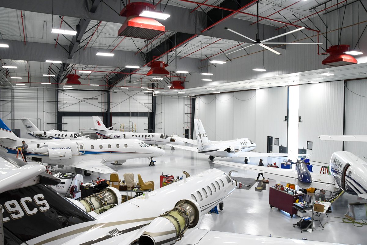 deanaircraft's tweet photo. A hangar full of planes 🤩 https://t.co/6M3UdiFJVJ