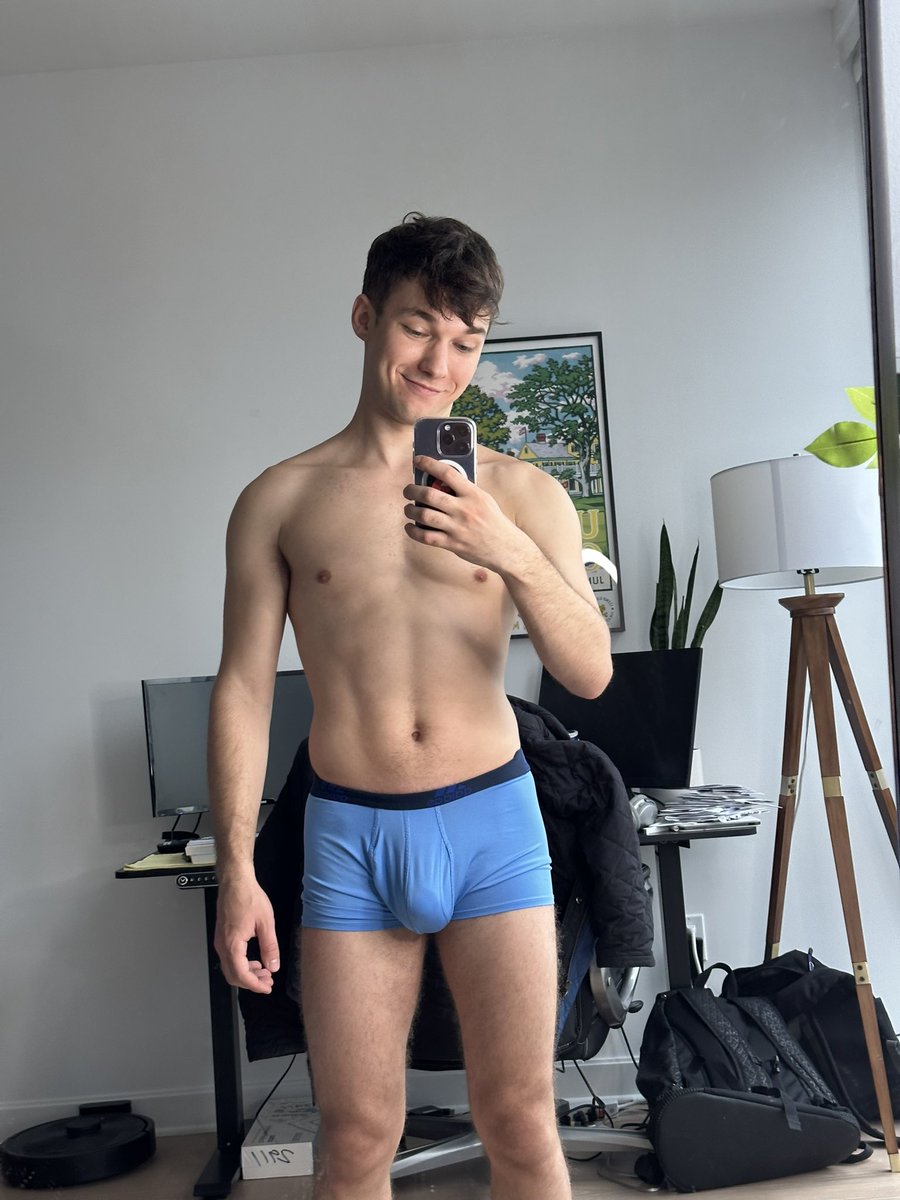 FuvFppUXwAADd-J?format=jpg&name=medium