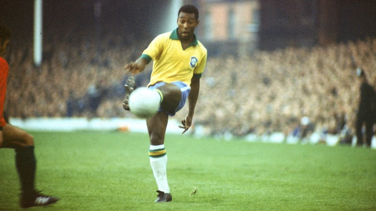 ExtremeFootbal4's tweet photo. #FootballTeasers 892.
(Solved)
Clue (d)
He has scored in every competition in which he has participated. In 2004, he was named in the FIFA 100, a list of the 125 greatest living footballers selected by Pelé as a part of FIFA's centenary celebrations. 
#ExFE #FIFA100 #Pele https://t.co/esYnmNlG2M