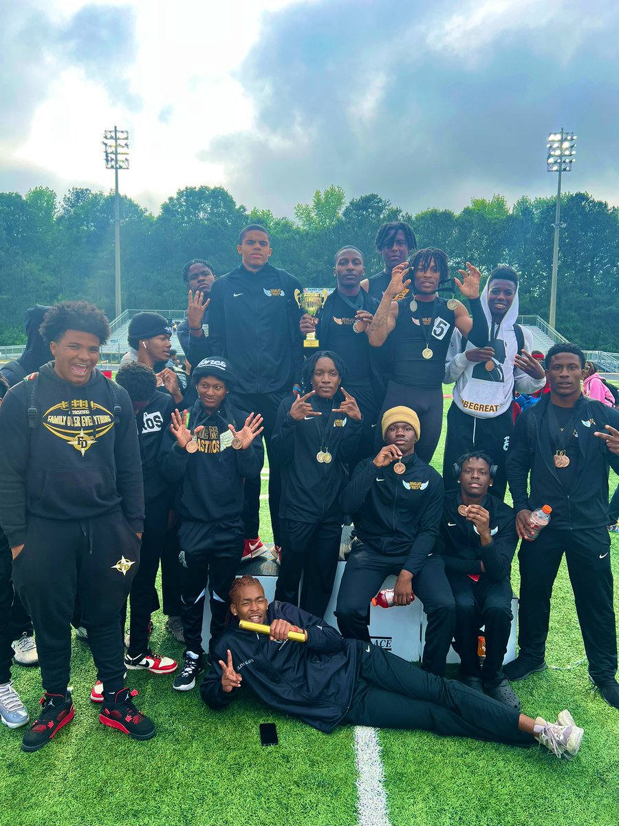 FDHSATLTRACK's tweet photo. Congrats to our Astros! Yesterday both girlโs and boyโs teams were runner-up in the Region Meet! We want to thank both athletes and coaches for remaining resilient in the rain and putting on for the 225! ๐ค๐ซ #theastroway #225 https://t.co/jvUyGbXela